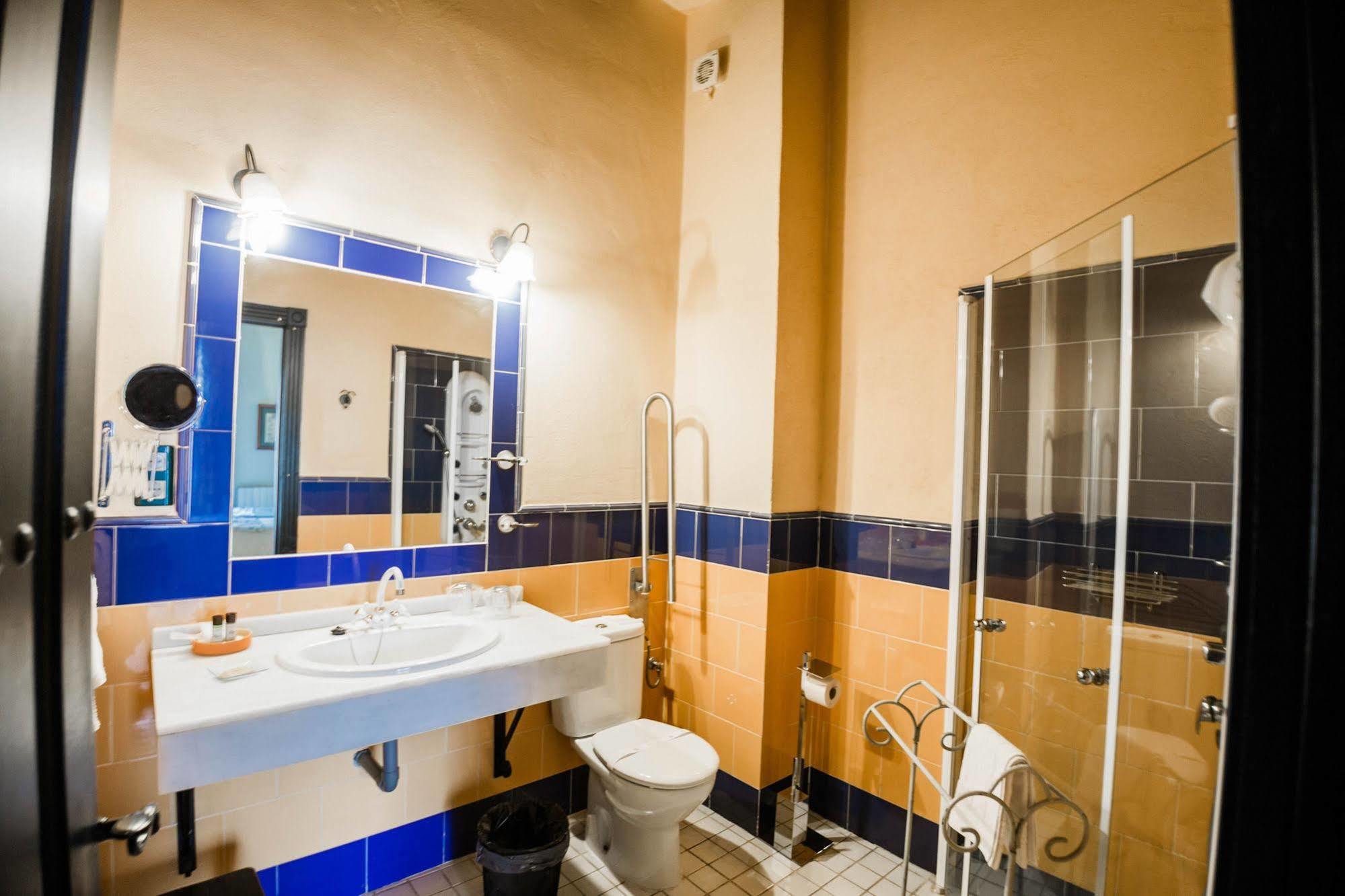 Rosa De Oro Hotel 3*
